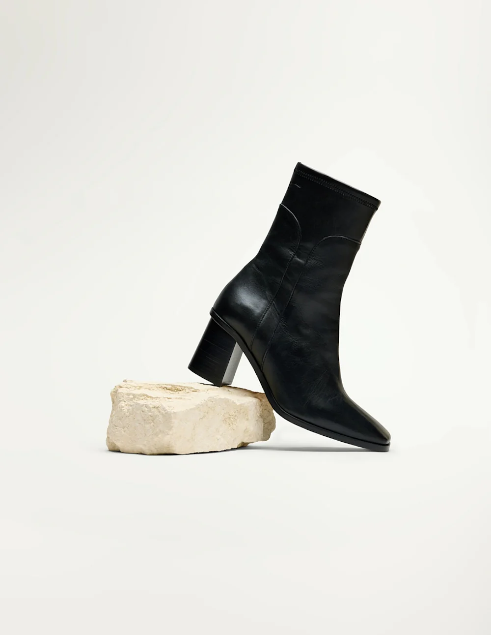 Bottines à talons Frida - Cuir noir - Image 5